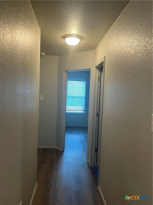 Building Photo - 547 Lost Trl