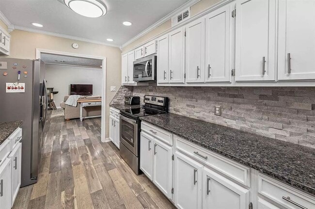 Building Photo - 6913 SW Beta Ave