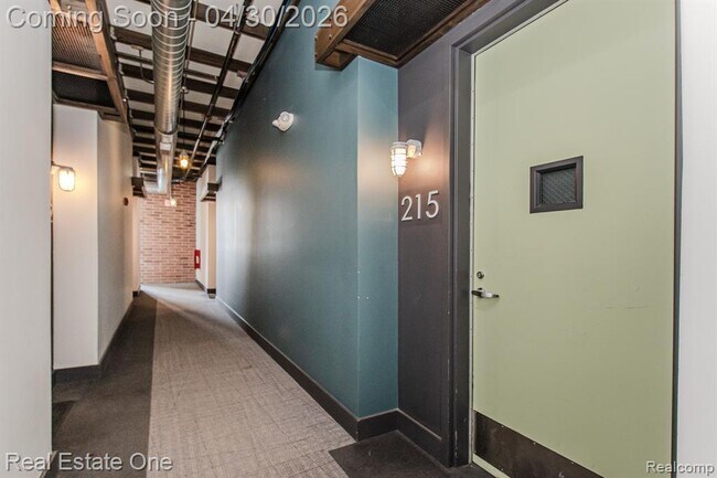 Building Photo - 211 E 9 Mile Rd