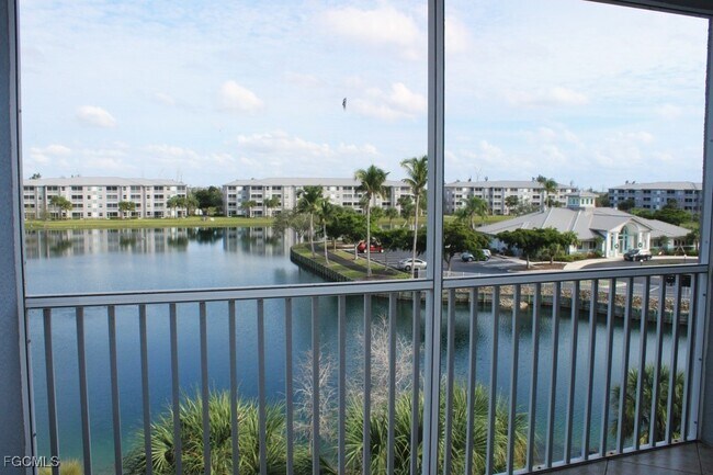 Building Photo - 16685 Lake Cir Dr