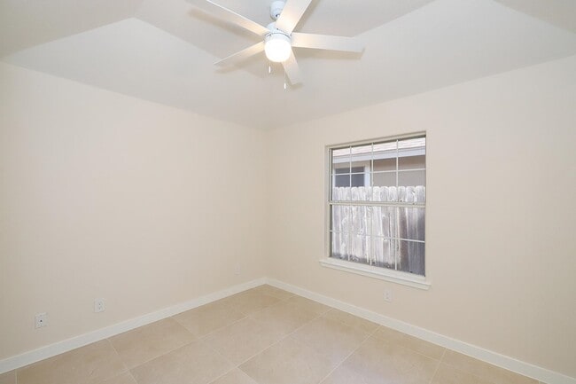 Building Photo - 306 Cinnamon Teal Loop