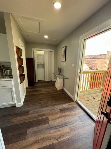 Building Photo - 328 N Euclid Ave