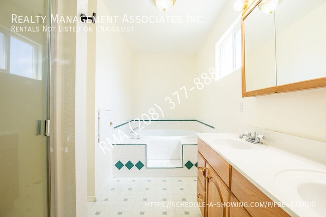 Building Photo - 4118 W Glenn St