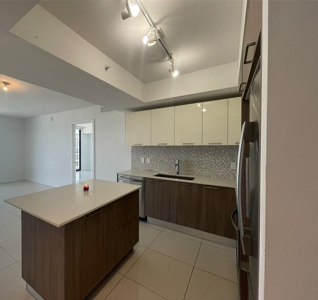 Building Photo - 5168 NW 84th Ave