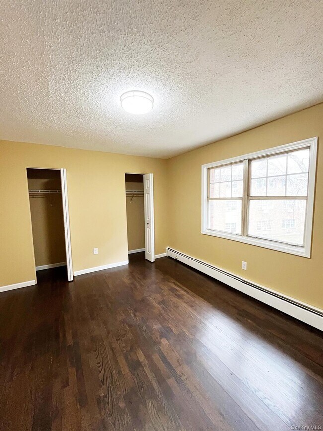 Building Photo - 1403 Barclay Manor