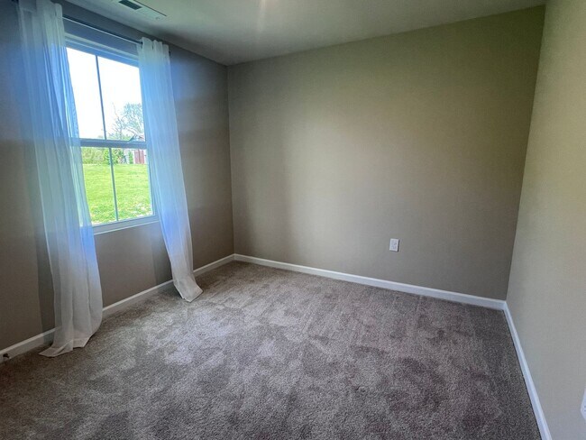 Building Photo - For Rent