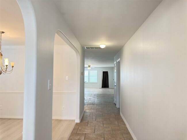 Building Photo - 4127 Longmont Hills Ln