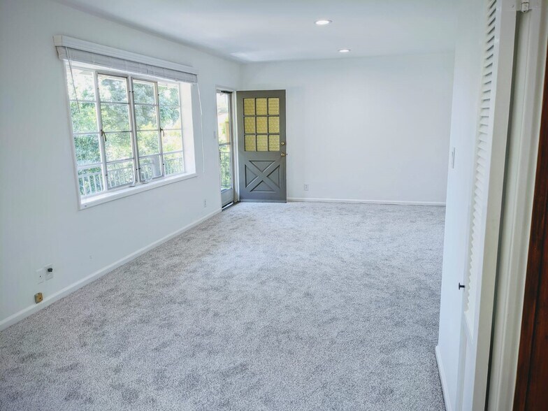 Living Room with new carpet, window treatments - 3918 Park Pl
