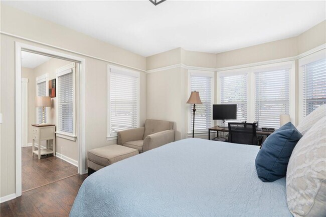 Building Photo - 845 Main St