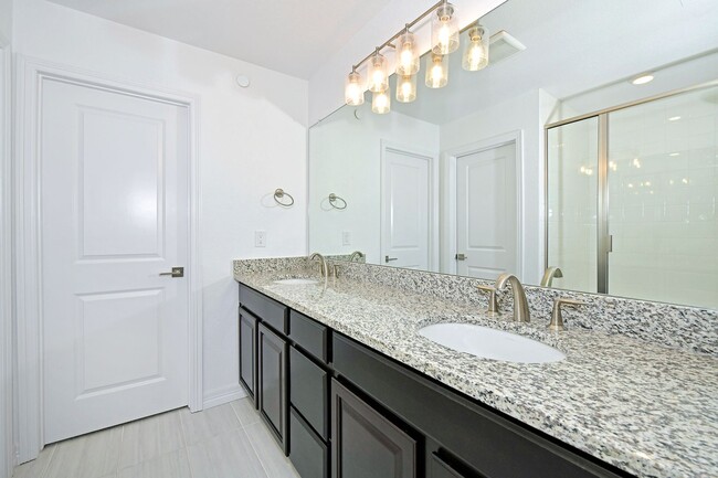 Building Photo - Gorgeous Townhome at Victory Ridge!