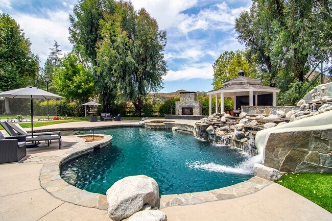 Building Photo - 28845 Countryside Dr