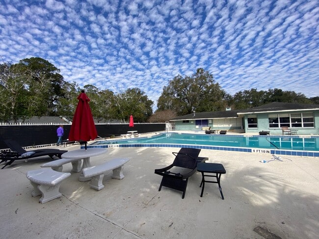 Building Photo - 501 SW 75th St