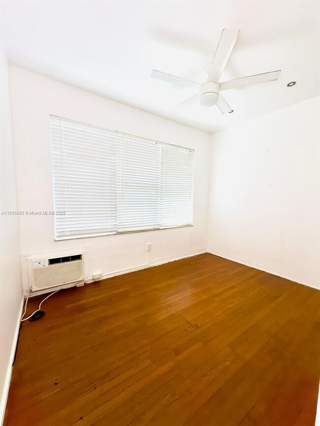 Building Photo - 315 W 28th St