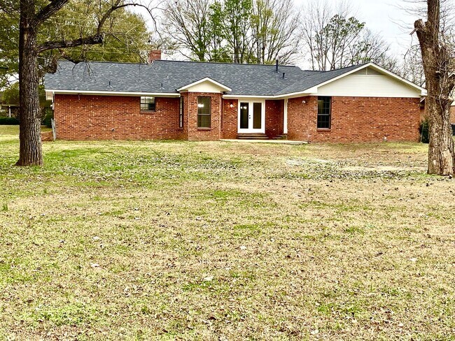 Building Photo - 2102 Fillmore Dr