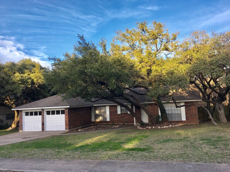 Building Photo - 2400 Dijon Dr