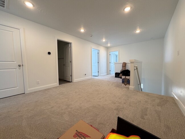 Building Photo - 487 W Carnation Ct