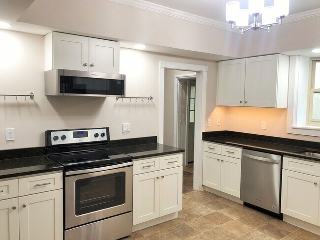 Building Photo - 4039 Kingston Pike