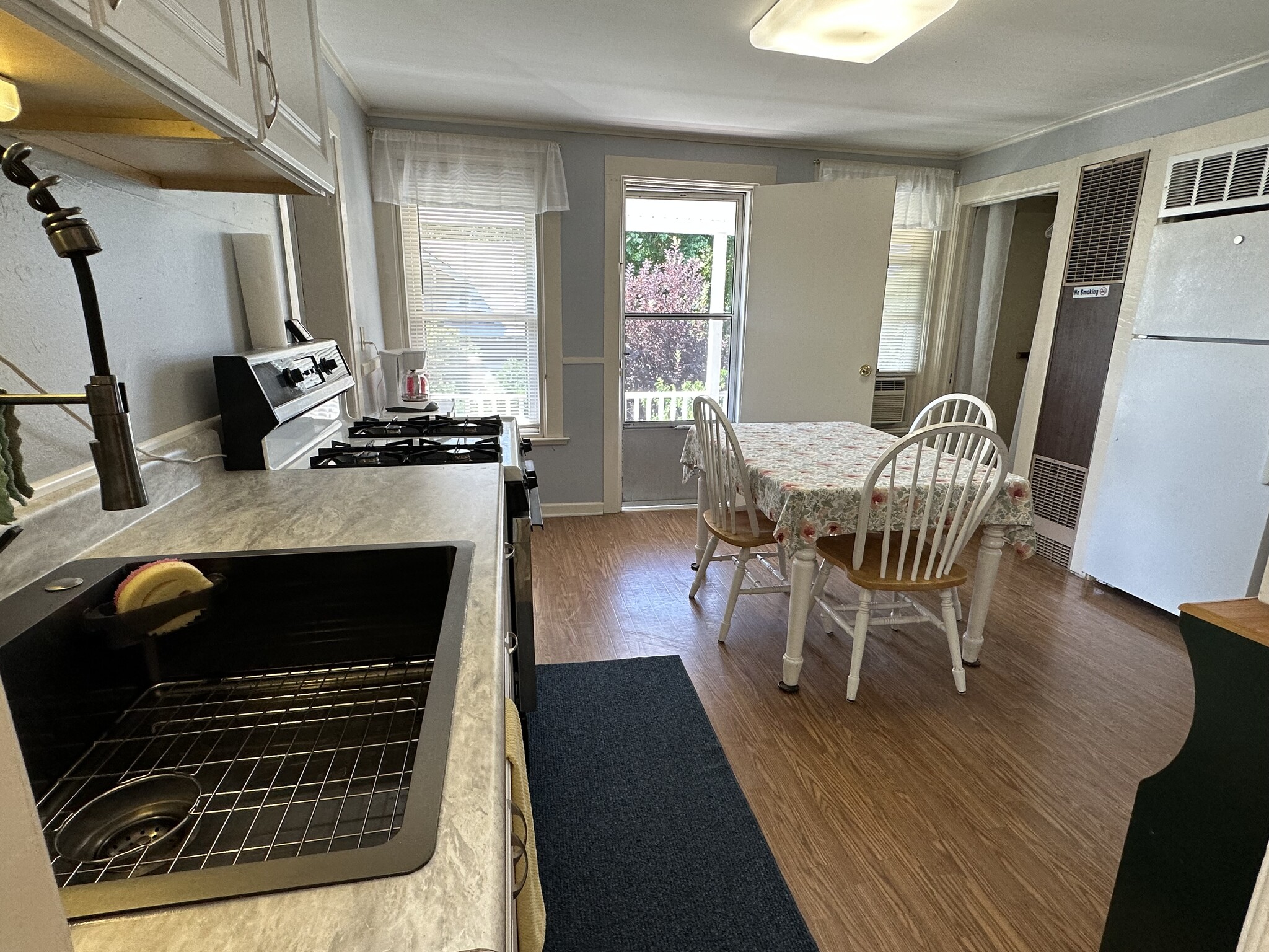 Kitchen facing porch - 133 Nelson Ave