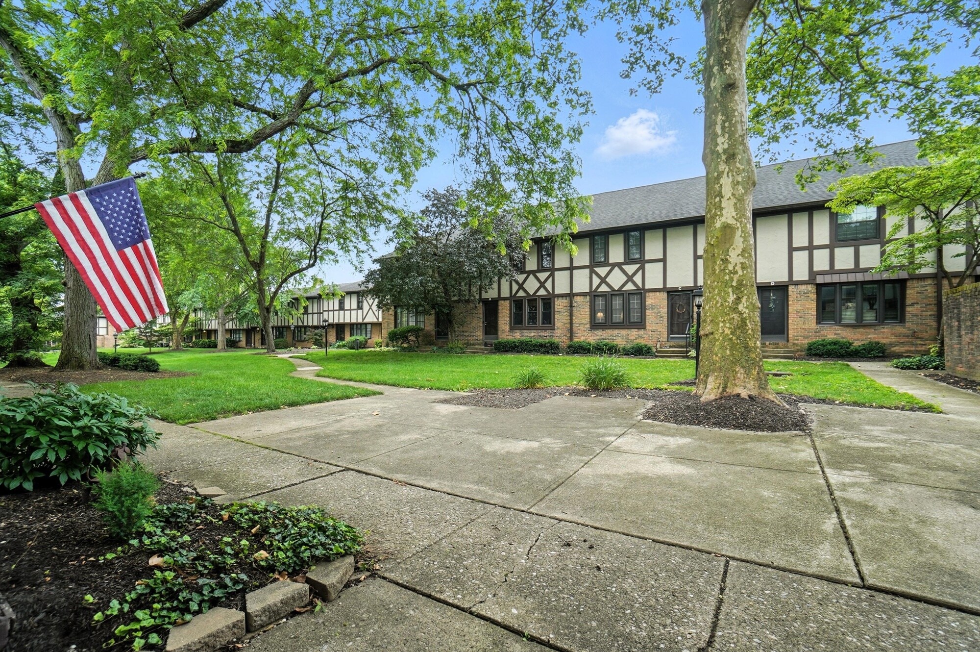 Building Photo - 665 Olde Towne Ave