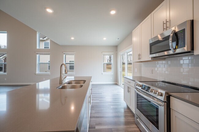 Building Photo - **BE THE LUCKY ONE TO LIVE IN THIS BEAUTIFUL HOME IN THE DESIRABLE SAWGRASS NEIGHBORHOOD IN SPRIN...