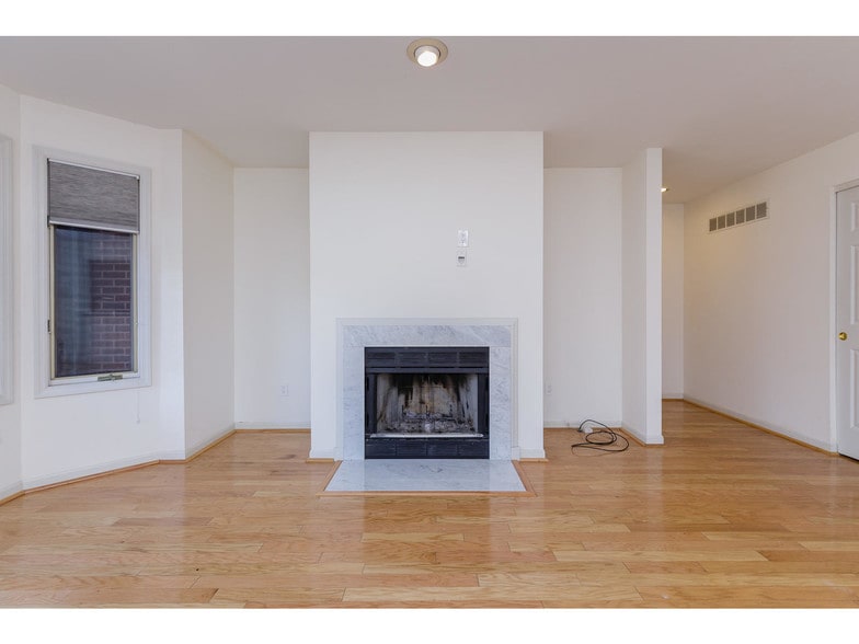 Building Photo - 5600 Waterman Blvd