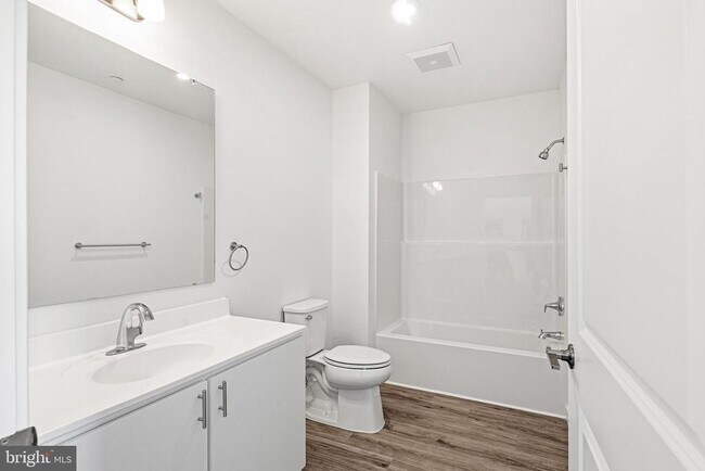 Building Photo - 915 N Broad St