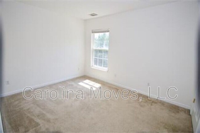 Building Photo - 107 Constantine Way