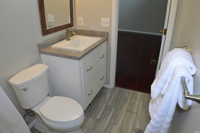 Building Photo - 805 Candlewood Way