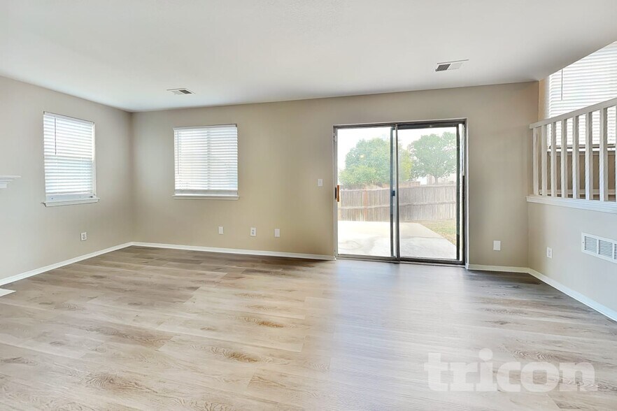 Building Photo - 12789 Elm St