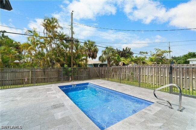 Building Photo - 837 91st Ave N