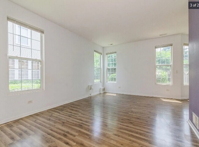 Building Photo - 4924 Montauk Dr