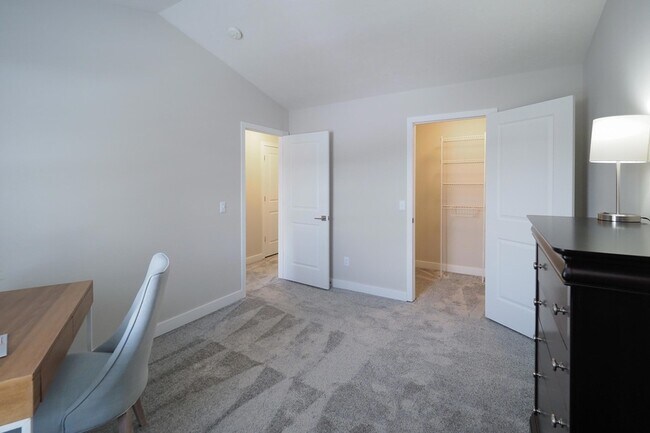 Building Photo - 6639 Mill Creek Dr