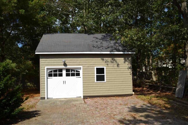 Building Photo - 122 Seaside Ave