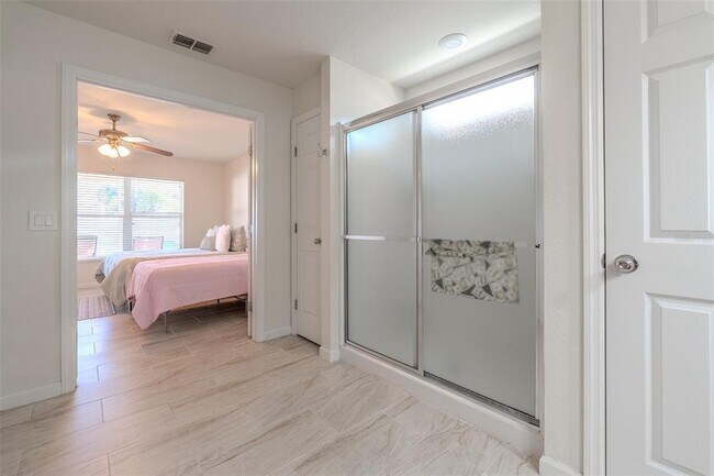 Building Photo - 5561 SW 40th St