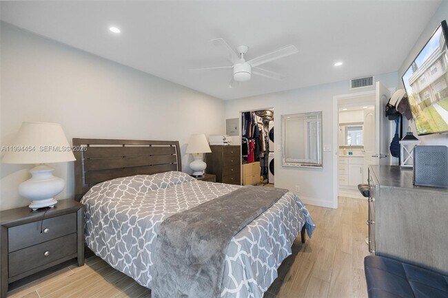 Building Photo - 72 Monaco Ct