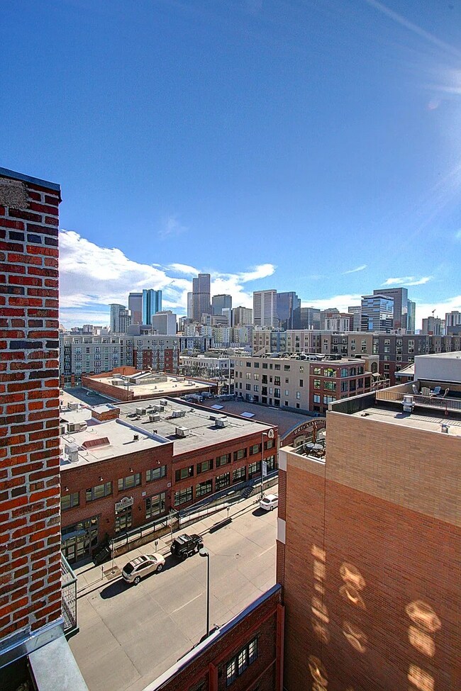 Building Photo - 2261 Blake St