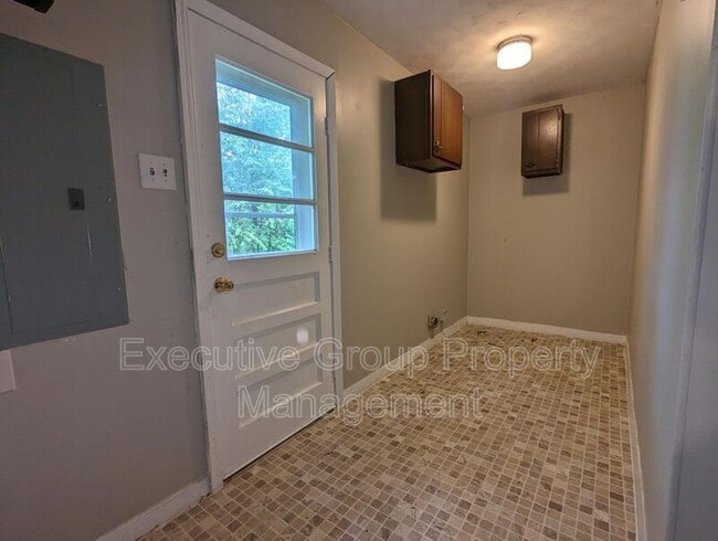 Building Photo - 512 Smith Ave