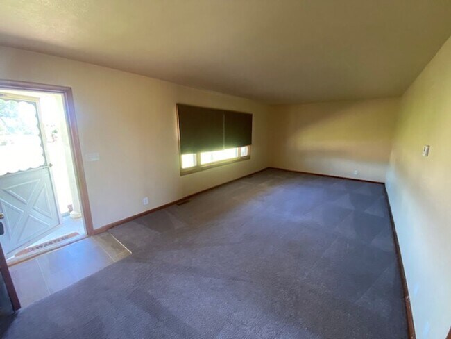Building Photo - Nice 3 Bedroom Home In Lincoln!