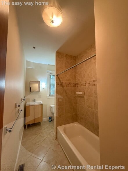 Building Photo - 6 Giles Park