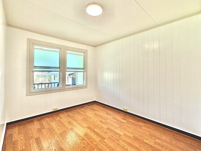 Building Photo - 2070 Pakolu St
