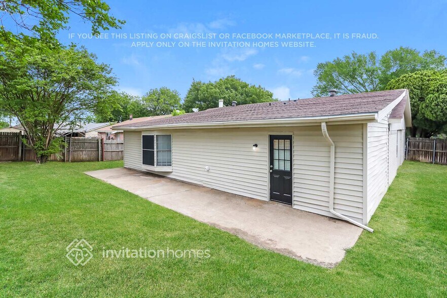 Building Photo - 1613 Willowbrook St