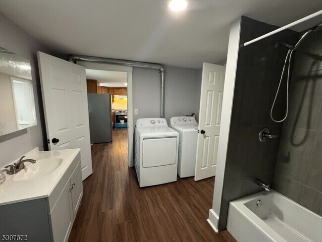 Building Photo - 606 Hardyston Ville Rd