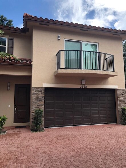 Building Photo - 2362 SW 18th Ave