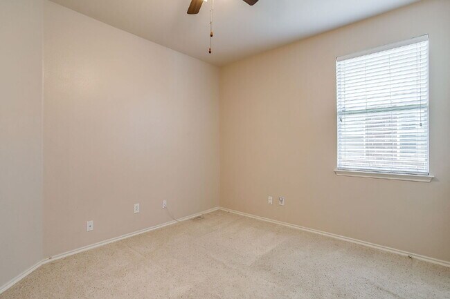 Building Photo - Fully Furnished 3 bed, 2 bath in White Settlement!