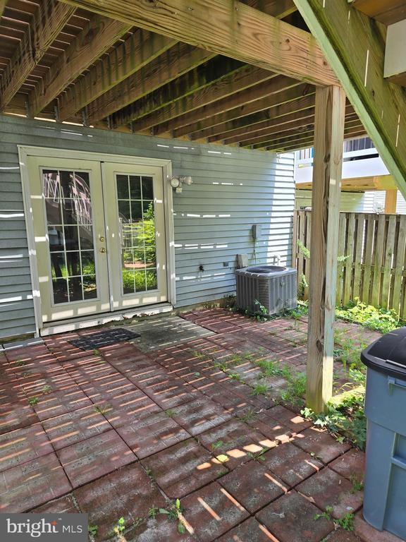 Building Photo - 8910 Pembrook Woods