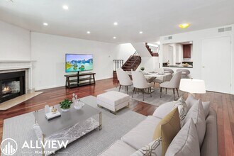 Building Photo - Beautifully Upgraded 2-Bed, 3-Bath Townhou...