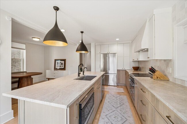 Building Photo - 4912 N Winchester Ave