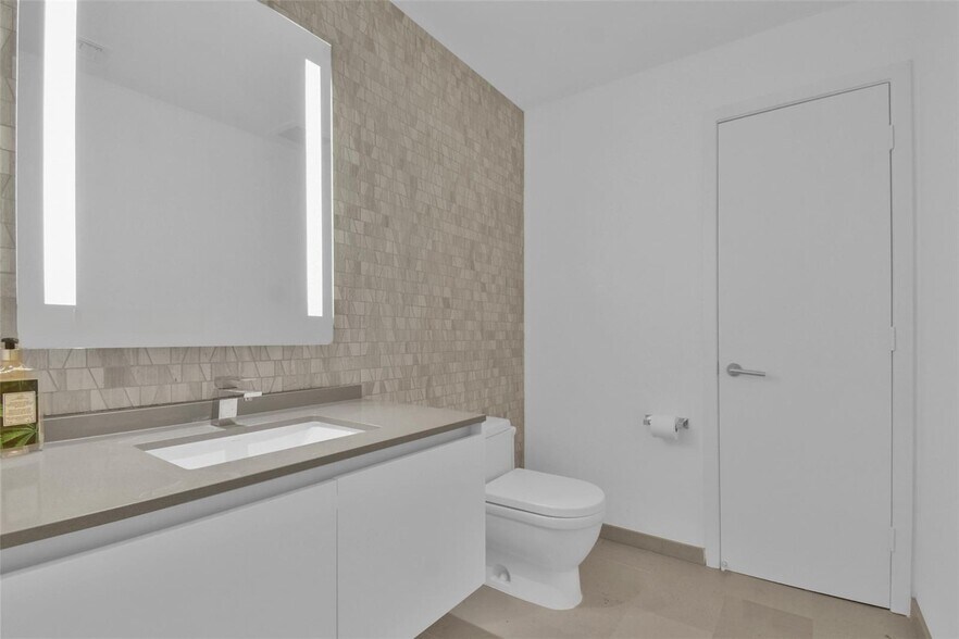 Building Photo - 88 SW 7th St