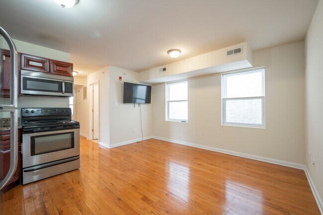 Building Photo - 1519-21 N 16TH ST Unit C4