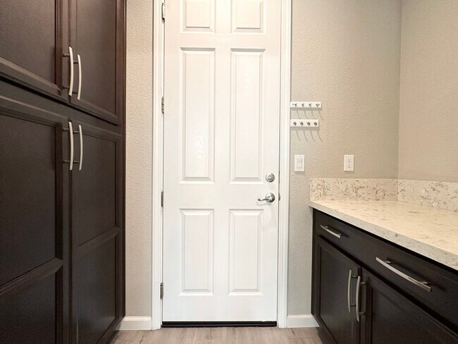 Building Photo - 6025 Palermo Way